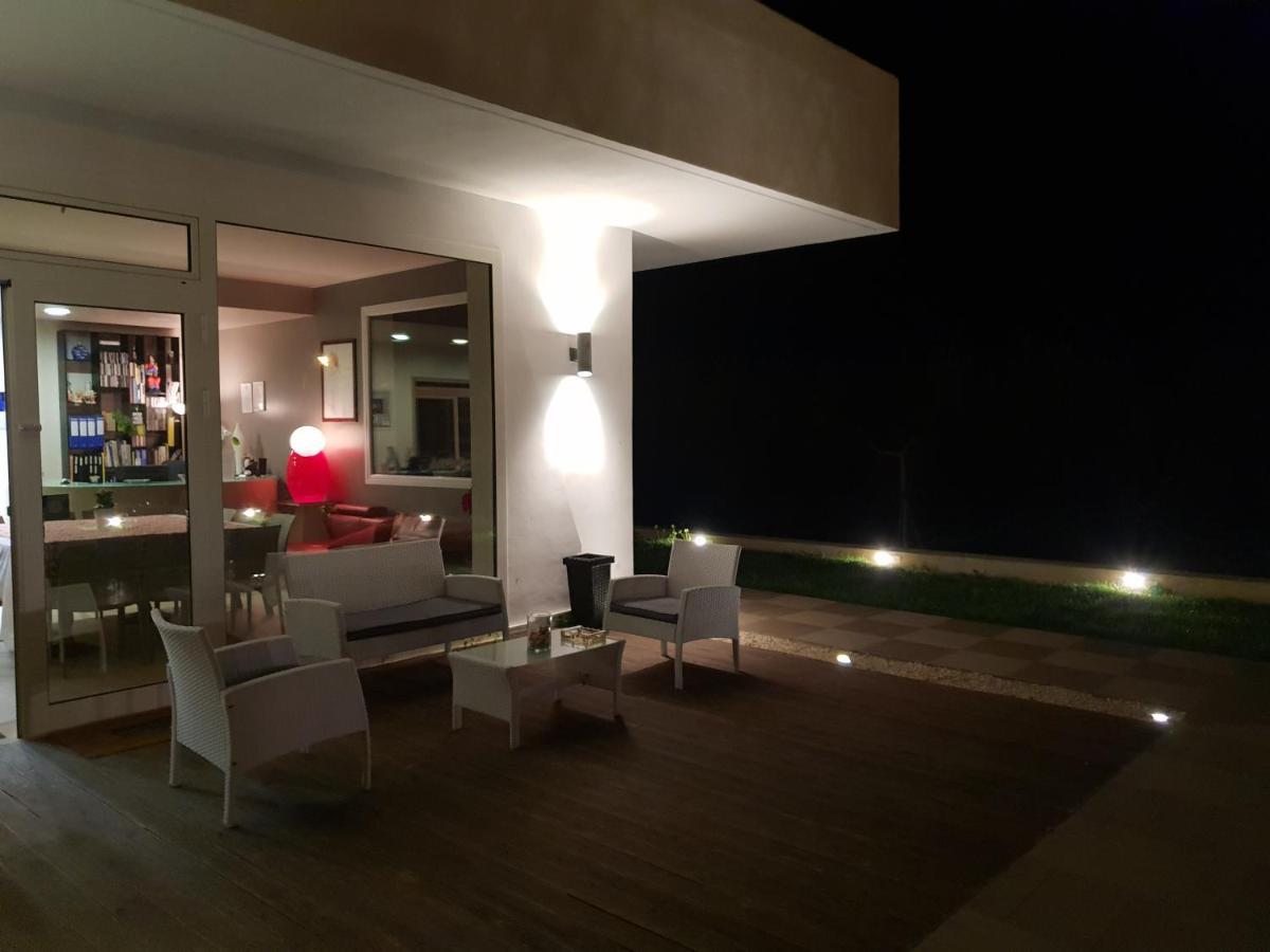 מנפי Villa Giadel מראה חיצוני תמונה