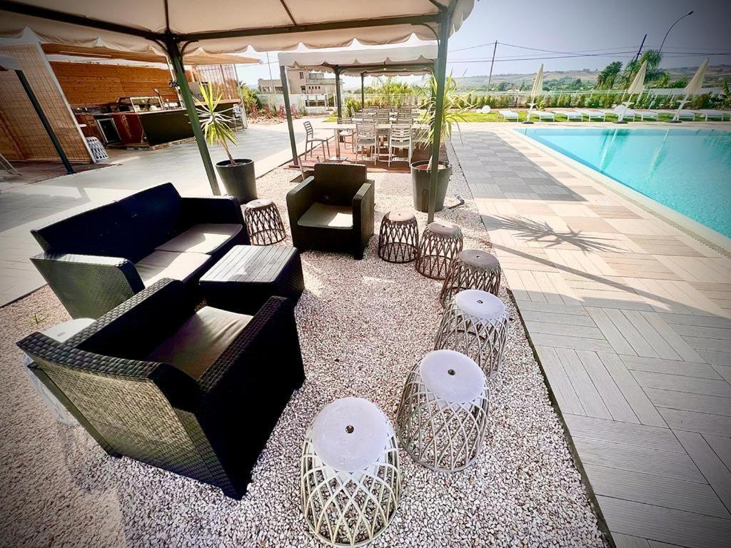 מנפי Villa Giadel מראה חיצוני תמונה