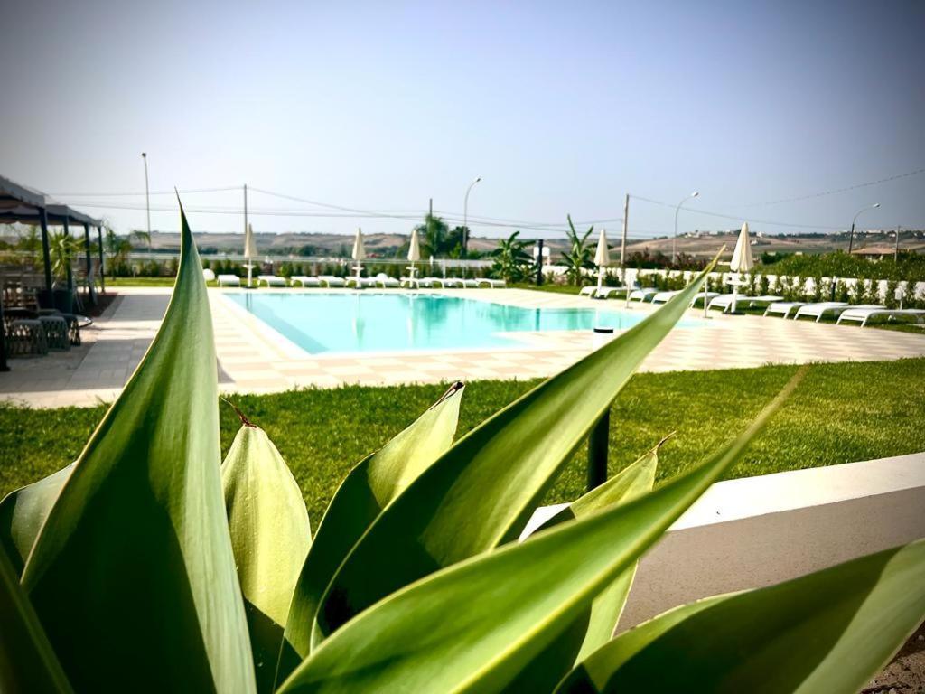 מנפי Villa Giadel מראה חיצוני תמונה