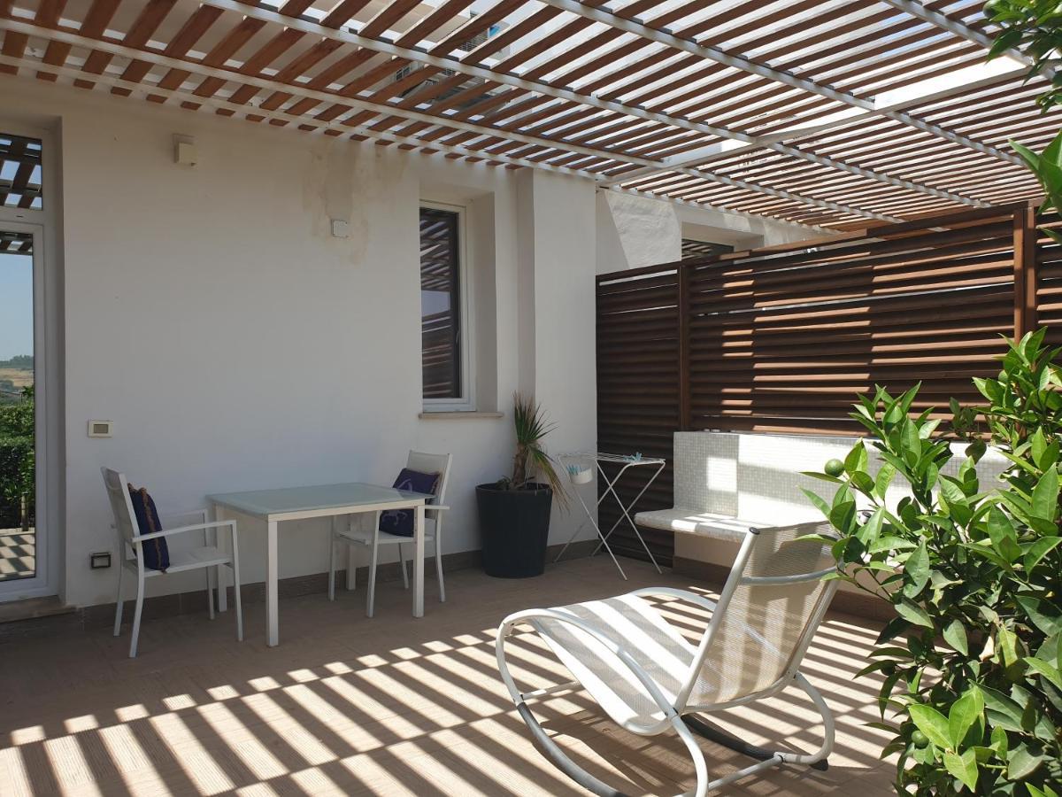 מנפי Villa Giadel חדר תמונה