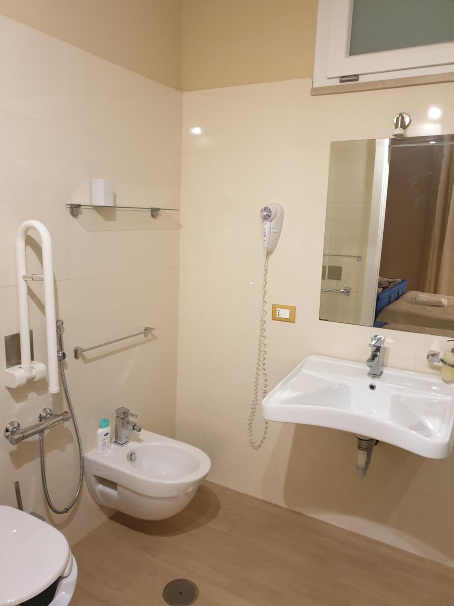 מנפי Villa Giadel חדר תמונה