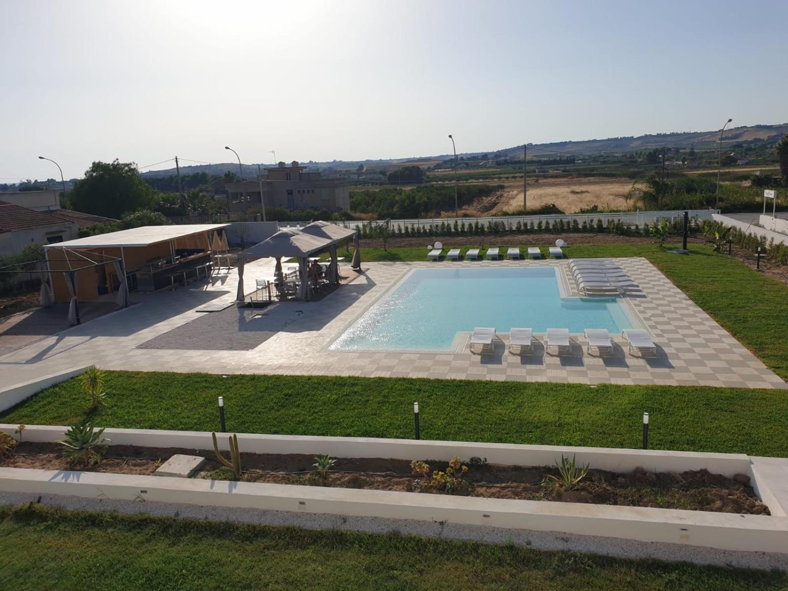 מנפי Villa Giadel חדר תמונה